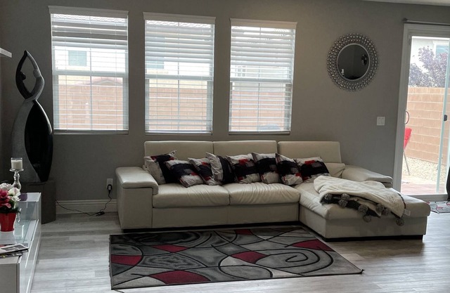 Elegant 5 Bedroom Home With Great Amenities and Beautiful Neighborhood