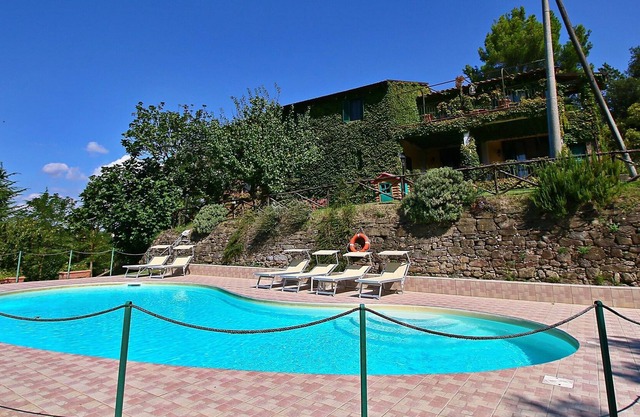 Elegant and broad Apartment in Torgiano with Garden and Pool