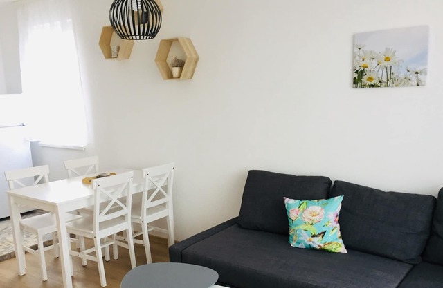 Elegant and fully renovated apt on top floor