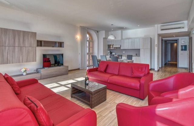 "Elegant and spacious apartments 80 m from the lake in Griante, nice resort on Lake Como, 3 km from