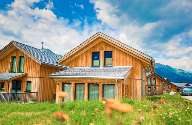 Elegant chalet near ski-slopes