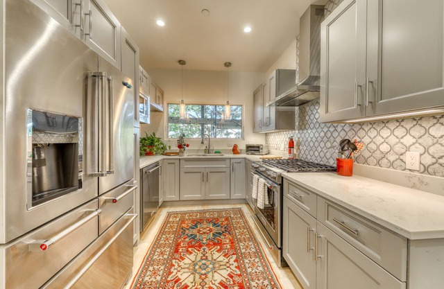 Elegant condo - walk to Portland's best restaurants & Old Port