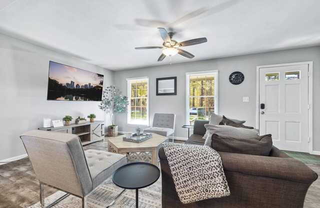 Elegant Family Living | Mins to 6 Flags & Downtown