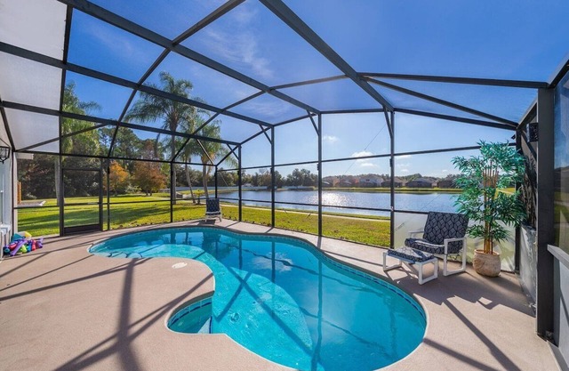 Elegant Home with Pool, Spa & Lake View