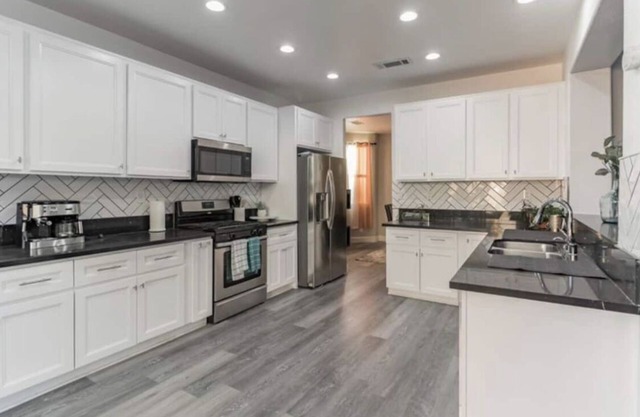 Elegant Modern Home - 4Bd/2.5Ba in Palmdale