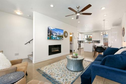 Elegant Mountain Haven - King Bed and Fireplaces
