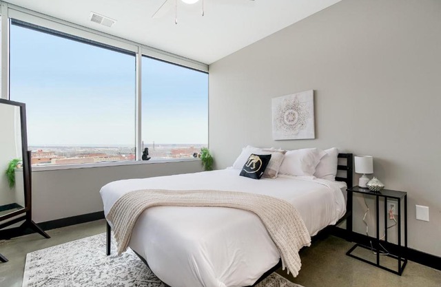 Elegant One Bedroom Condominium in the Heart of Downtown Kansas 901