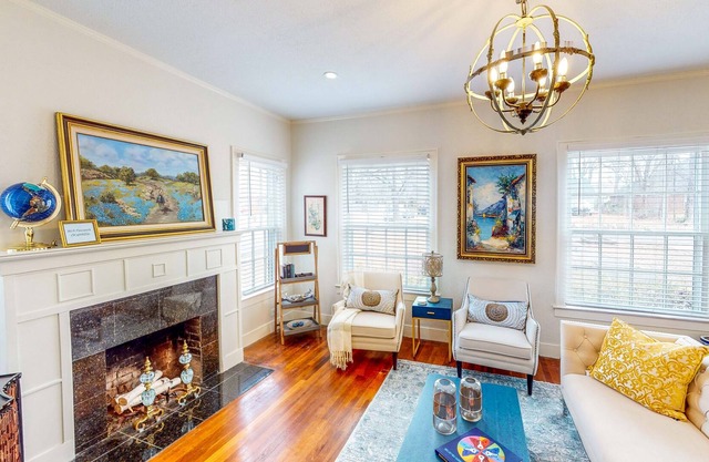 Elegant & remodeled home in historic neighborhood