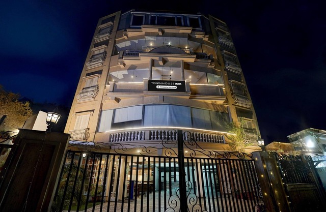 Elegant Stays With Rooftop Restro and Hill View