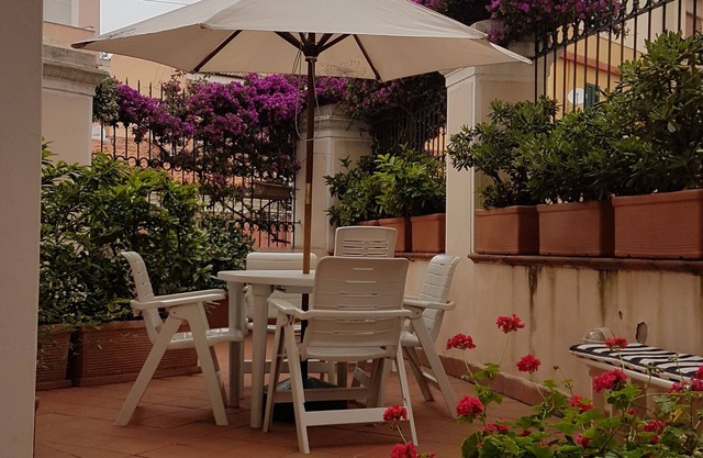 elegant studio apartment in the historic center.