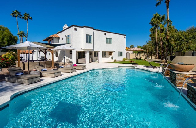 Elegant Vacation Dream Home w/Backyard Paradise!