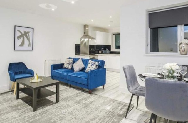Elegant & Well-Lit 1BR City Centre Nr High St & Southend Beach by Luxiety Stays