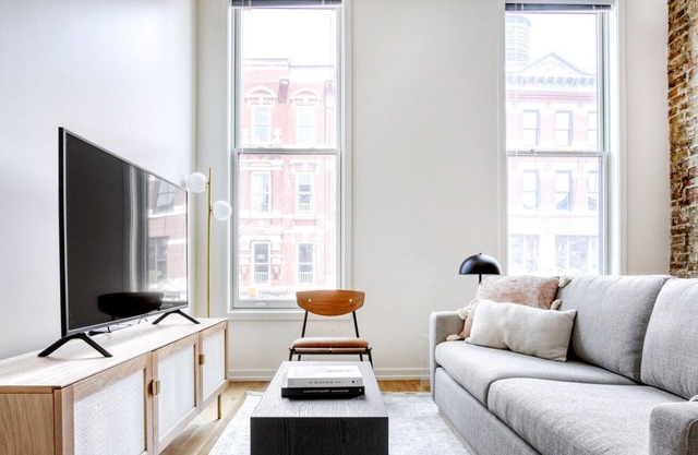 Elegant Wicker Park 1BR w/ W/D, 1 block to L, Six Corners, by Blueground