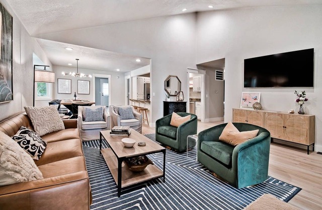 Elegantly decorated home located right next to the Lago Vista Spur bike trail