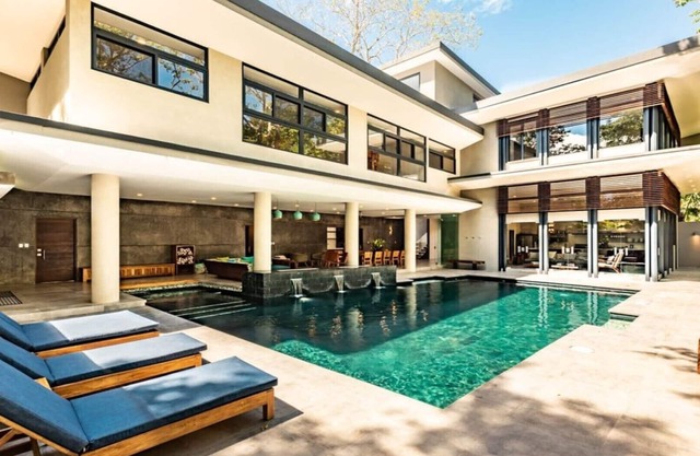 elements 5 bedroom Luxury private Villa. 5 min walk to playa Guiones Beach