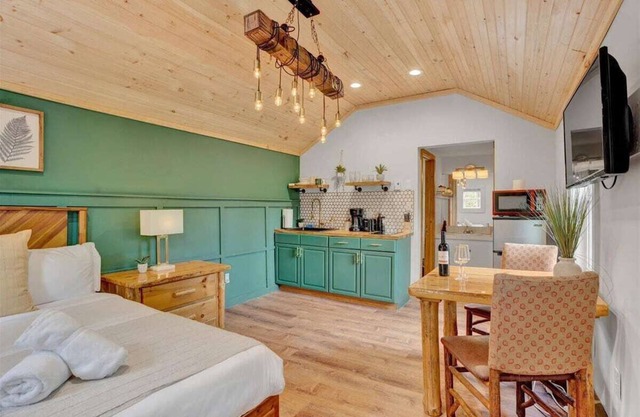 Elements Modern Red | Poconos Cabin in the Pines