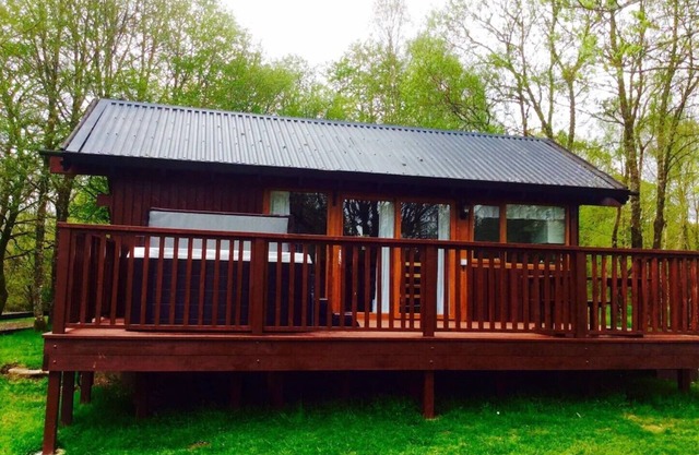 Elevated Loch View Cabin with WiFi, Electric Hot Tub and Mountain Views