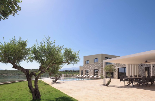 Elia Villa, with Pool, SeaViews & Iconic Design
