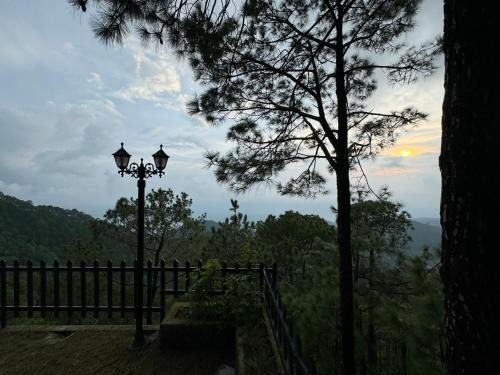 ELIVAAS Goldencrest 6 BHK Villa Nestled in the Hillside of Kasauli