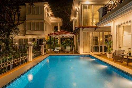 ELIVAAS Prive Suntuarios Casa Iris 4 BHK Getaway with Jacuzzi, Pvt Pool & Gazebo