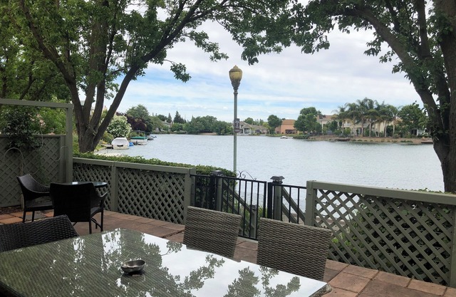 Elk Grove Waterfront with King Bed