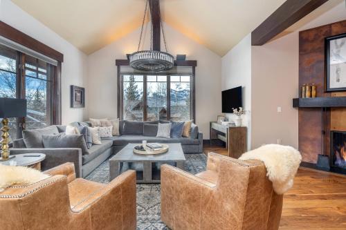 Elkstone Retreat by Exceptional Stays