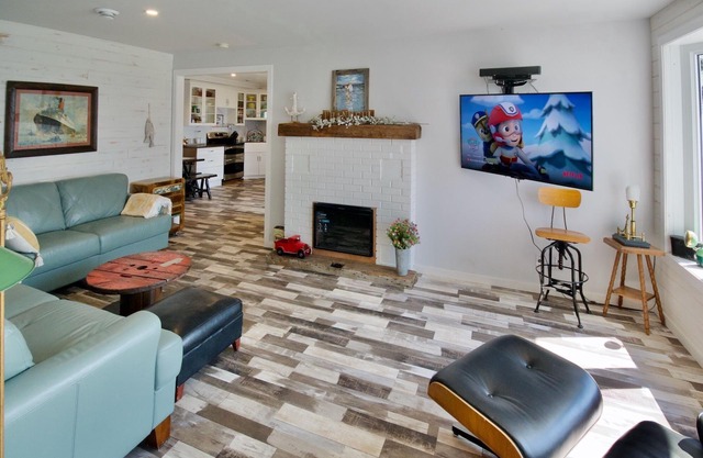 Elliott's Anchor. Fully Accessible Lakefront Luxury!