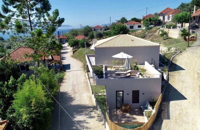 Elsa Modern Apartments. 2 Bed with Jacuzzi Apt 3
