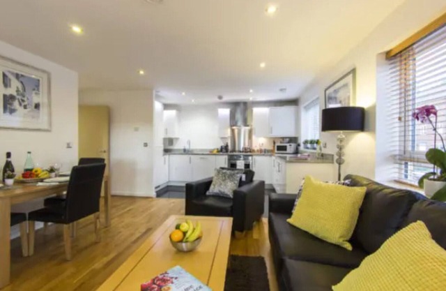 Elstree - spacious 2 bedroom, 2 bathroom apartmentn