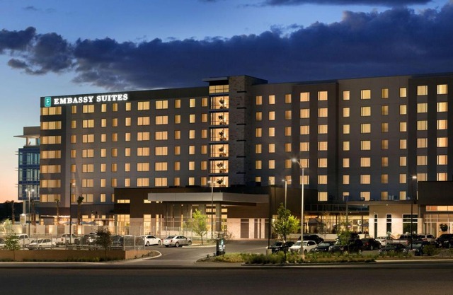Embassy Suites By Hilton San Antonio Landmark