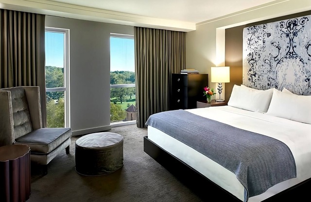 Embrace the Romance And Sugar Rush Experience! Pets Allowed, Onsite Pool
