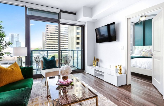 Emerald Lux w/king bed-Buckhead