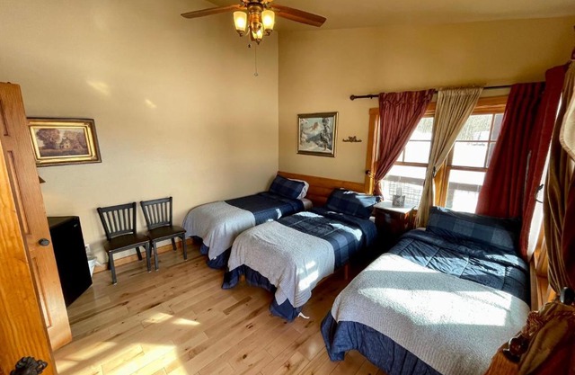 EML 8 Hubbard Park Cabin