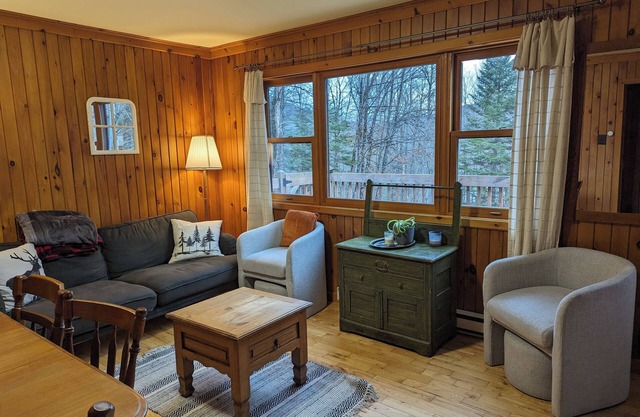 Enchanted chalet with Hot Tub near Saint Sauveur