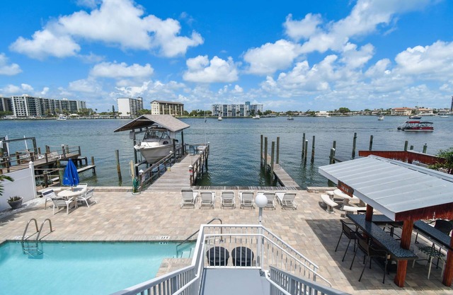 Enchanted Inn Suite #6 w/View of the Intra-costal water-way Pool, Fishing Dock,