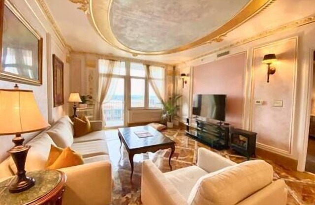 Enchanting 1 Bedroom Apt | Spa Bath | Tysons