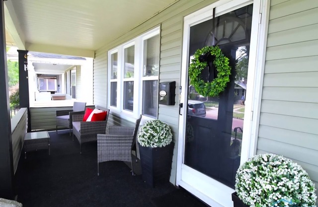 Enchanting 3-bedroom house with AC in Toledo.