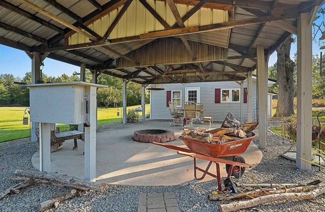 Enchanting cottage in charming Wausaukee with miles of walking trails
