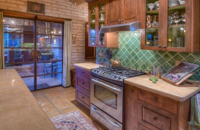 Enchanting Getaway! Indoor And Outdoor Living At It's Finest!!