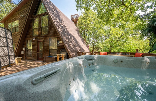 Enchanting Lake Texoma Cabin with Hot Tub