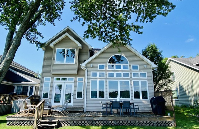 END OF SUMMER DEALS - CROOKED LAKE HOME ESCAPE WITH BEAUTIFUL DESIGNER FINISHES