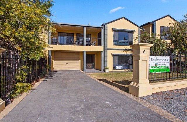 Endeavour 6 is a Large Property - Ideal for Families, or a large group of friends. Close to Boat Ramp, Secure Rear Yard