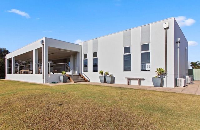 Endeavour View is a fantastic 4 bedroom holiday home