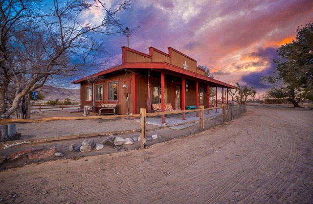 Endless vistas on 5 Tree-filled Acres. Your peace and quiet under starry skies.