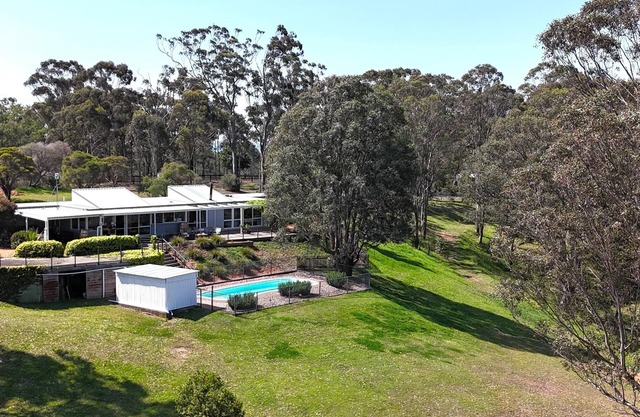 Englewood Ridge - A country classic in scenic Lovedale