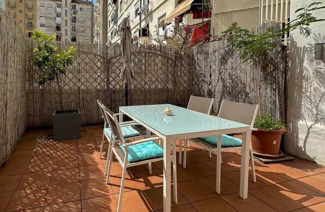 Enjoy 2 Bedrooms apartment at Ruzafa with very sunny terrace