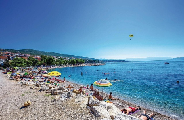 Enjoy a beautiful view of the sea in this vacation apartment with whirlpool.