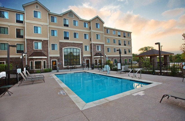 Enjoy a Free Breakfast Buffet! King Studio, Pool & Gym.