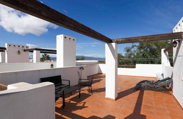 Enjoy a great vacation in this vacation apartment with access to a pool.