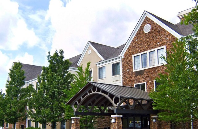 Enjoy a Hassle-Free and Suiting Stay! Free Parking, Pet-friendly Property